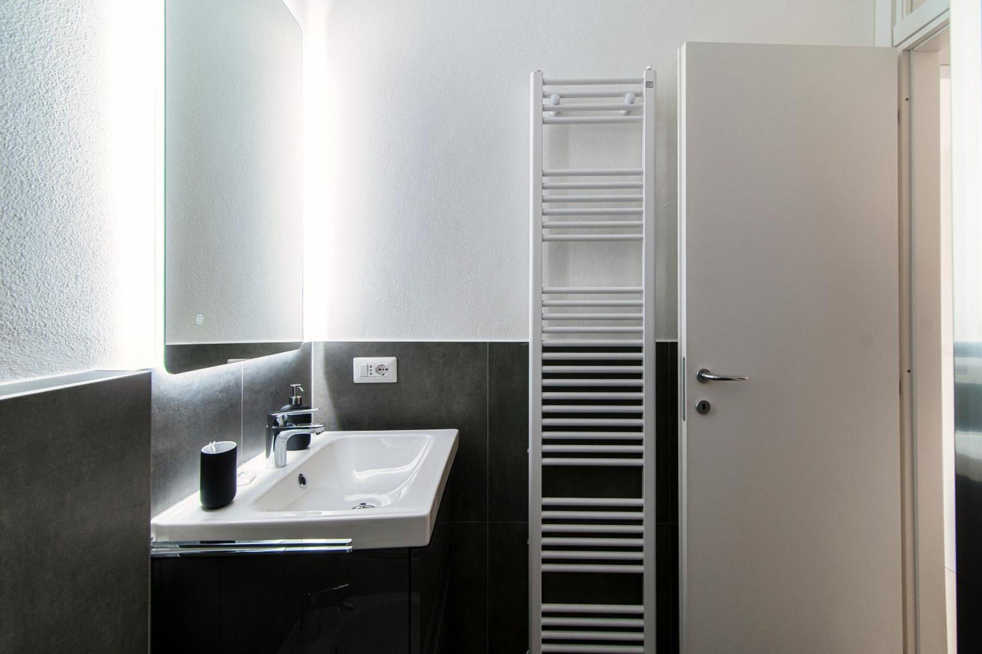 Giuliny Lovely Flat - The House Of Travelers Como Ngoại thất bức ảnh